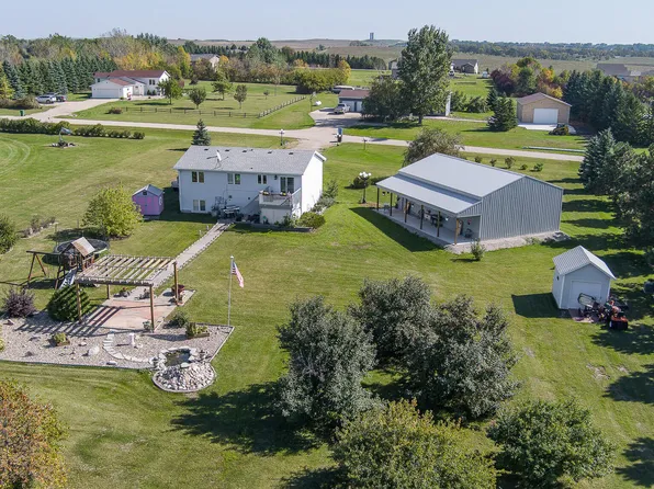 8216 44th St NE, Bismarck, ND 58503