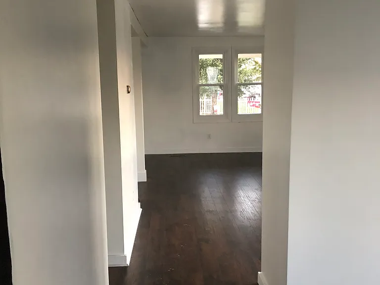 13 W Madison St — Photo 6