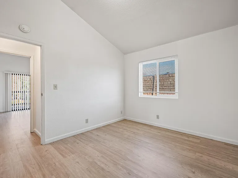 1609 B St #4 — Photo 18