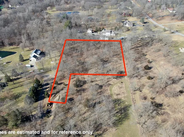 7495 Hartland Rd, Fenton, MI 48430