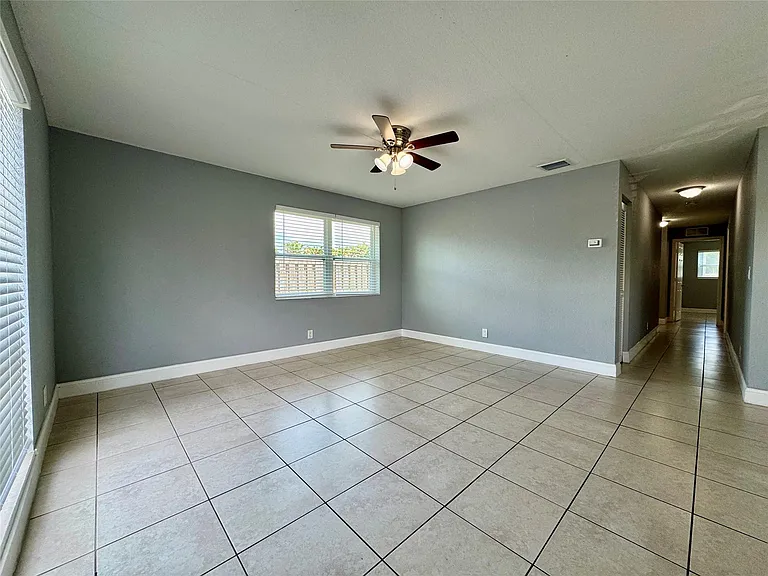 838 SW 14th St — Photo 14