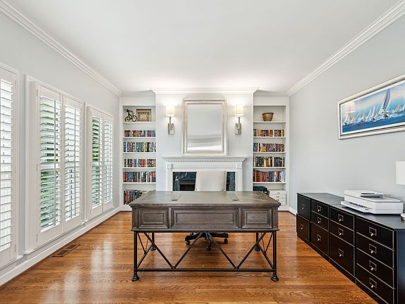 5th image of 327 Whitworth Way