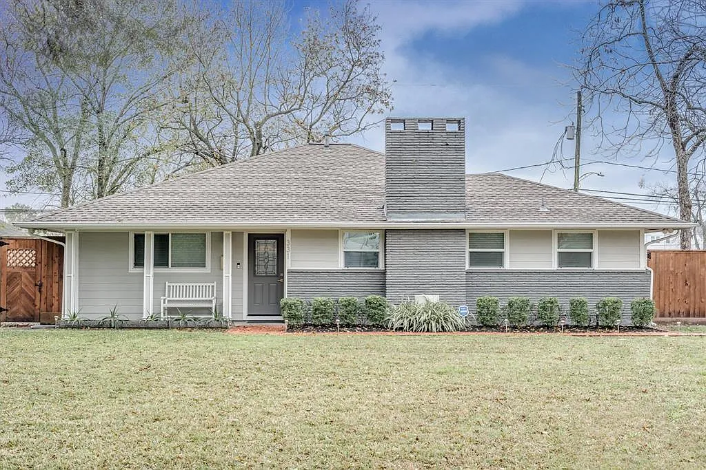 3 bed, 2.5 bath, 2332 sqft, $3,800 — Photo 2