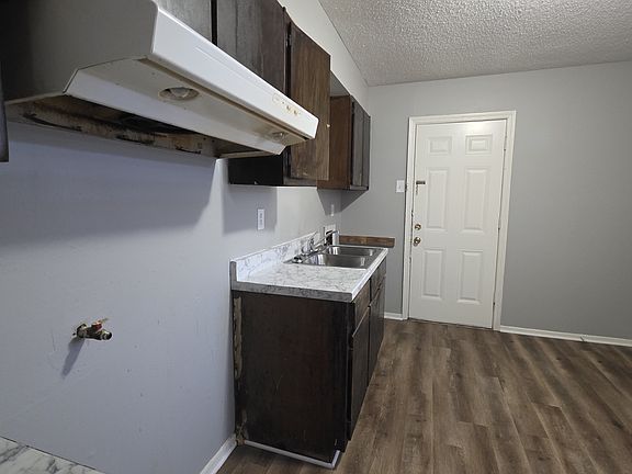 3rd image of 815 Lucille Ave