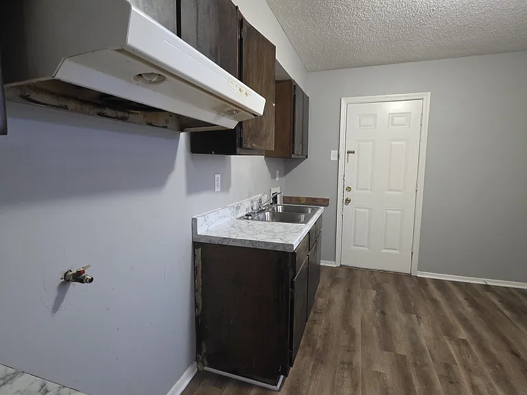 815 Lucille Ave — Photo 3