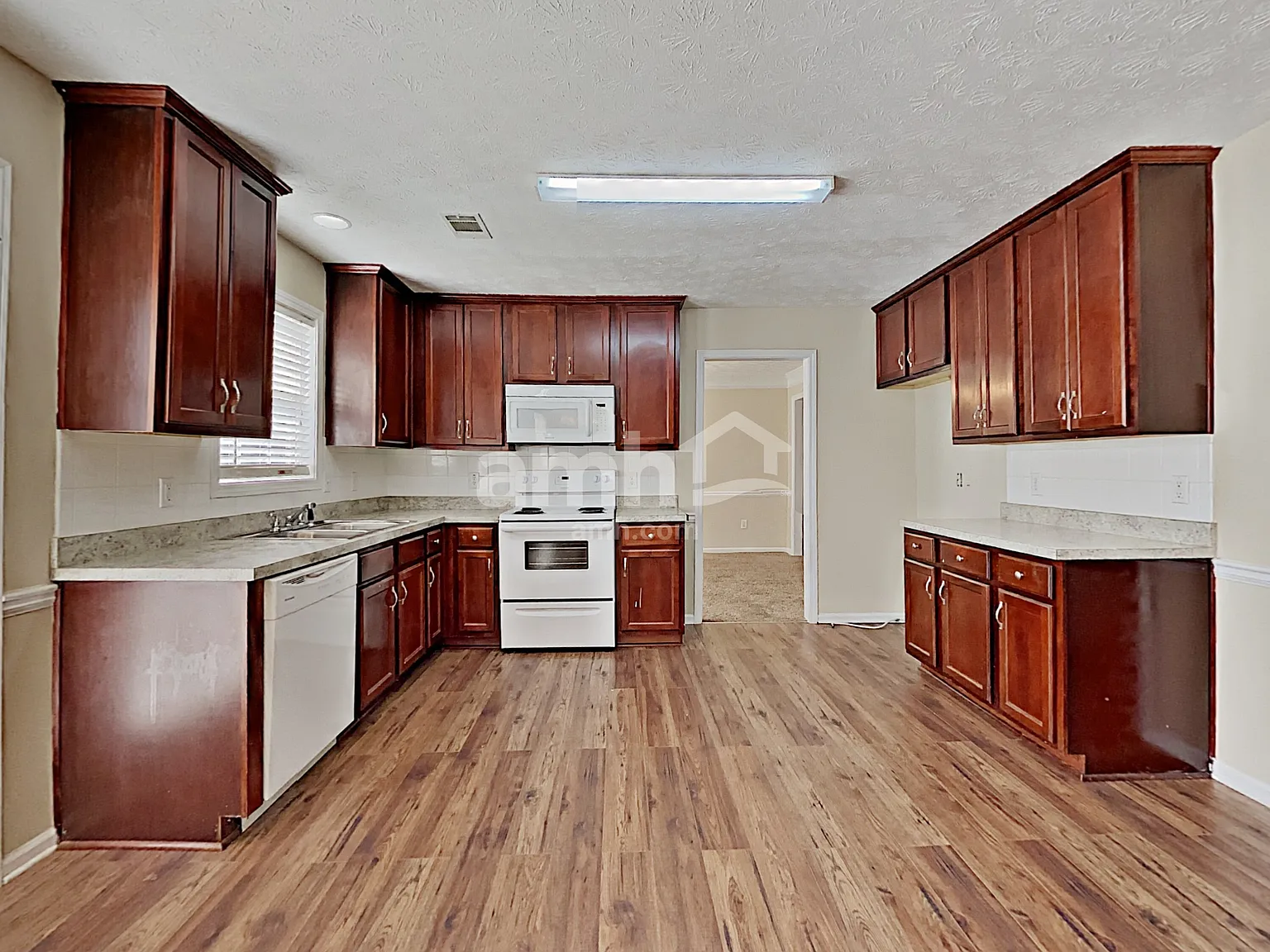 4 bed, 2.5 bath, 2422 sqft, $2,445 — Photo 3