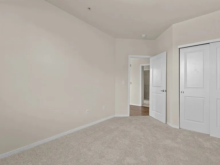 Creekside Apartments — Photo 40