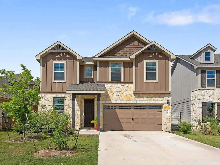 110 Russet Trl — Photo 1