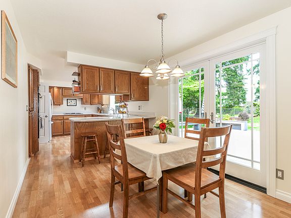 Dining room to kitchen.