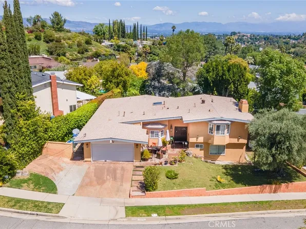 22439 De Kalb Dr, Calabasas, CA 91302
