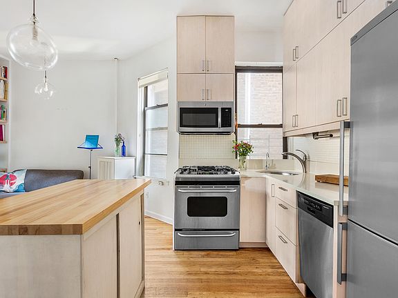 3rd image of 649 Vanderbilt Ave APT 2B