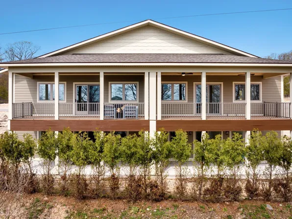 762 N Waypoint Cir, Suttons Bay, MI 49682