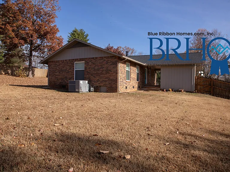 501 Idlewood Ln — Photo 6