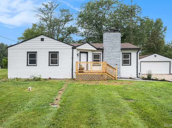 9212 Fenton Rd, Grand Blanc, MI 48439