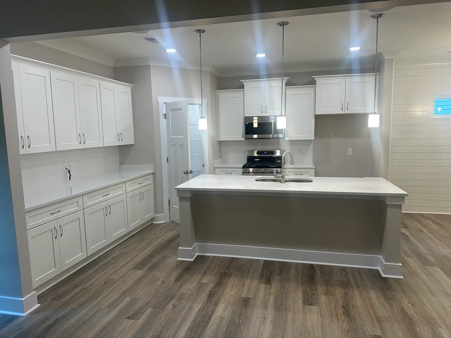 5 bed, 2245 sqft, $2,850 — Photo 3