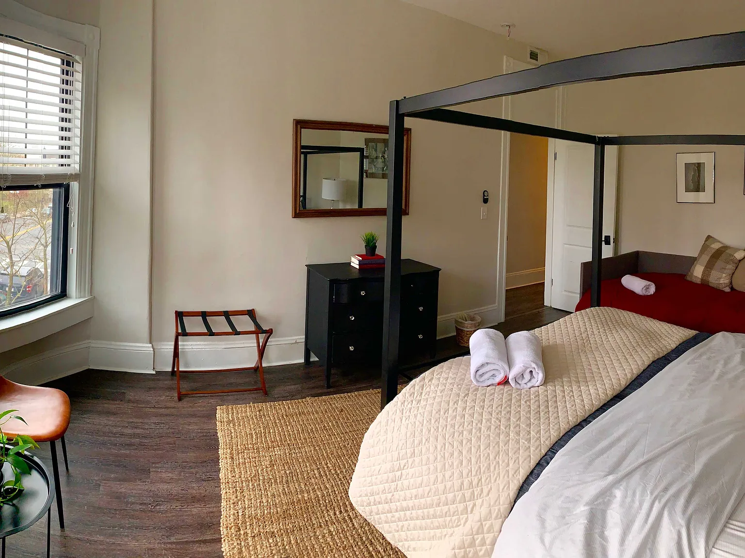 4 bed, $7,200 — Photo 4