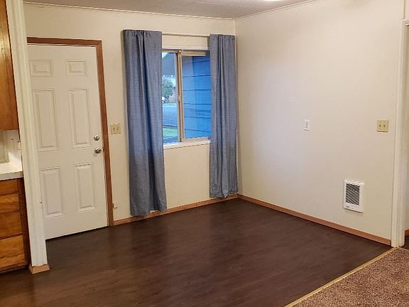 3rd image of 213 Mossyrock Ave