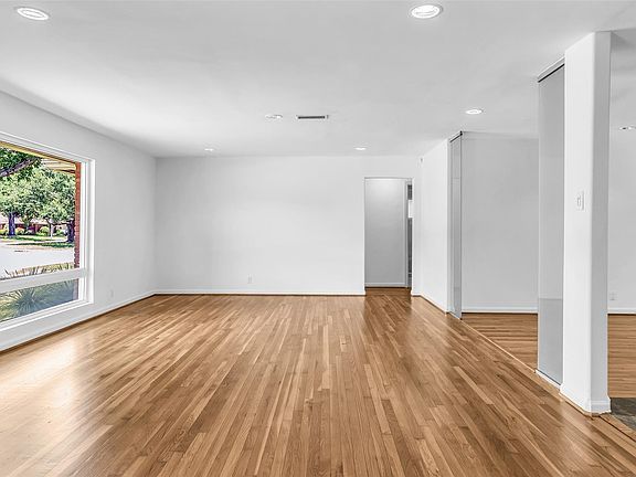 3rd image of 4417 Willowbend Blvd