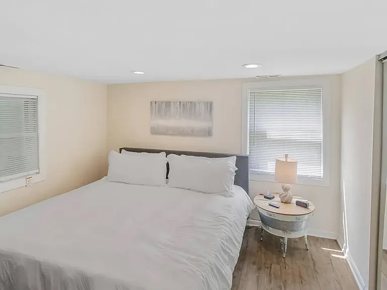 225 W Park Ave — Photo 8