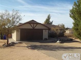 13990 Navajo Rd, Apple Valley, CA 92307