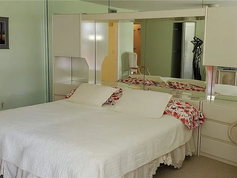 1107 Circle Ter W — Photo 12