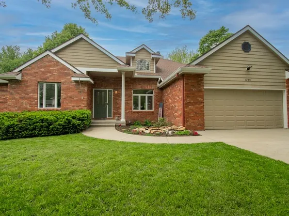 1209 10th St, Baldwin City, KS 66006