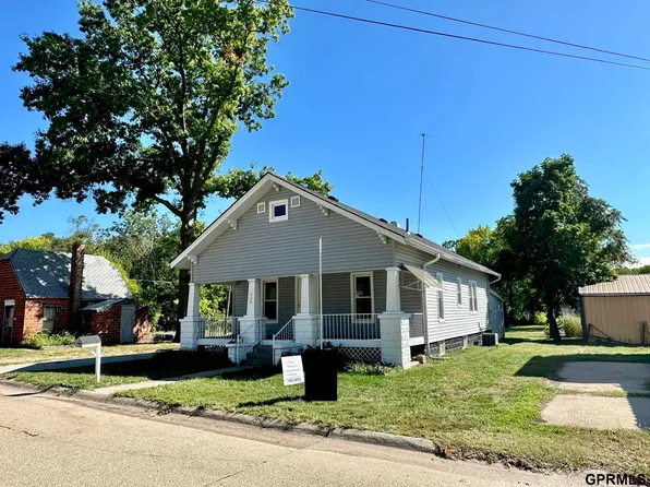 326 W 11th St, Fairbury, NE 68352