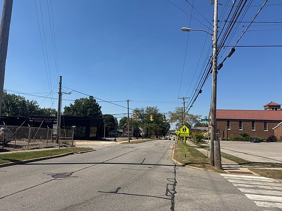 4th image of 310 Broad St