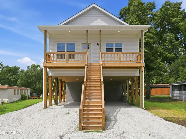 751 Driftwood Drive, Hampstead, NC 28443