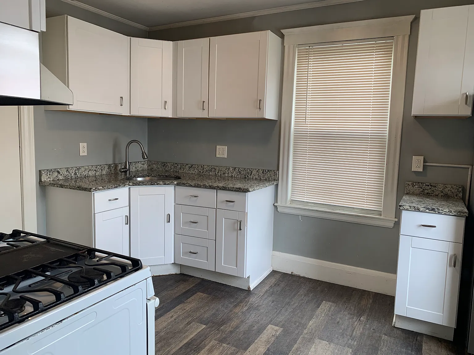 2 bed, 950 sqft, $2,200 — Photo 2