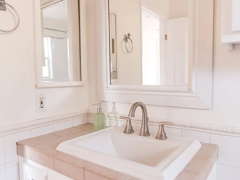 Burnell Dr — Photo 108
