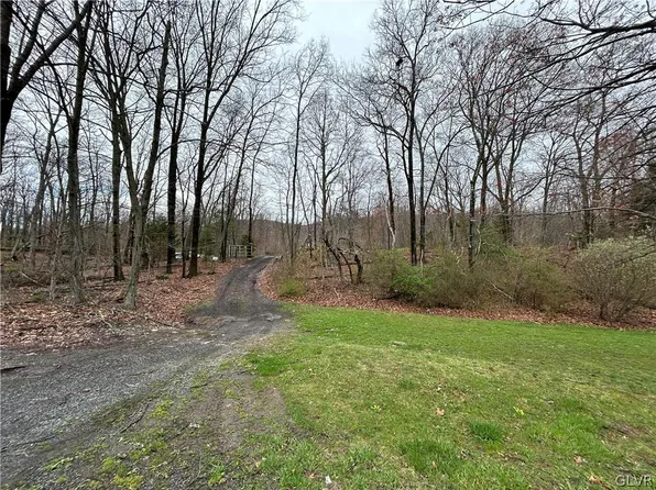 2182 W Bangor Rd, Bethlehem, PA 18017