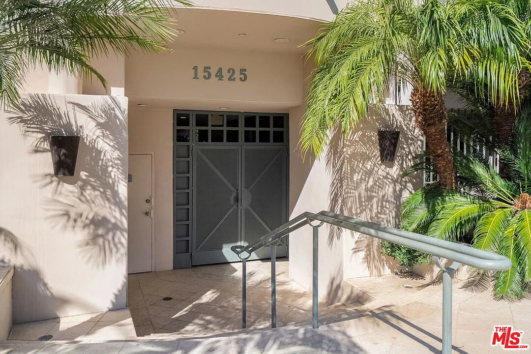 2 bed, 2.0 bath, 1200 sqft, $6,900 — Photo 2