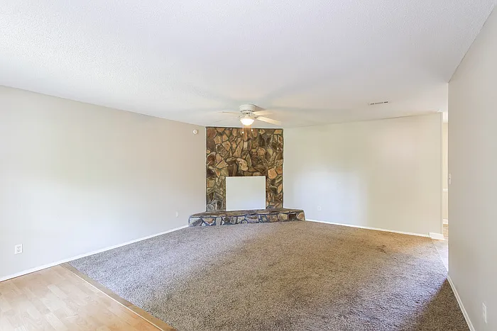 Building Photo - 3806 Beacon Dr
