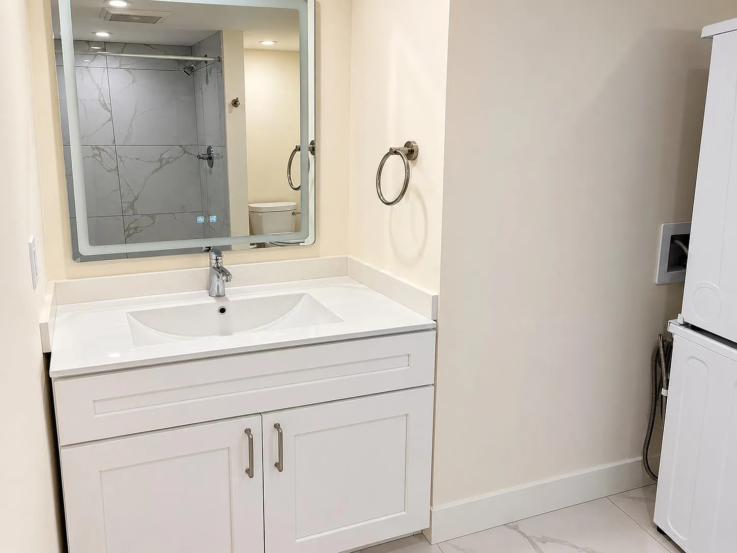5 bed, 2400 sqft, $3,800 — Photo 3