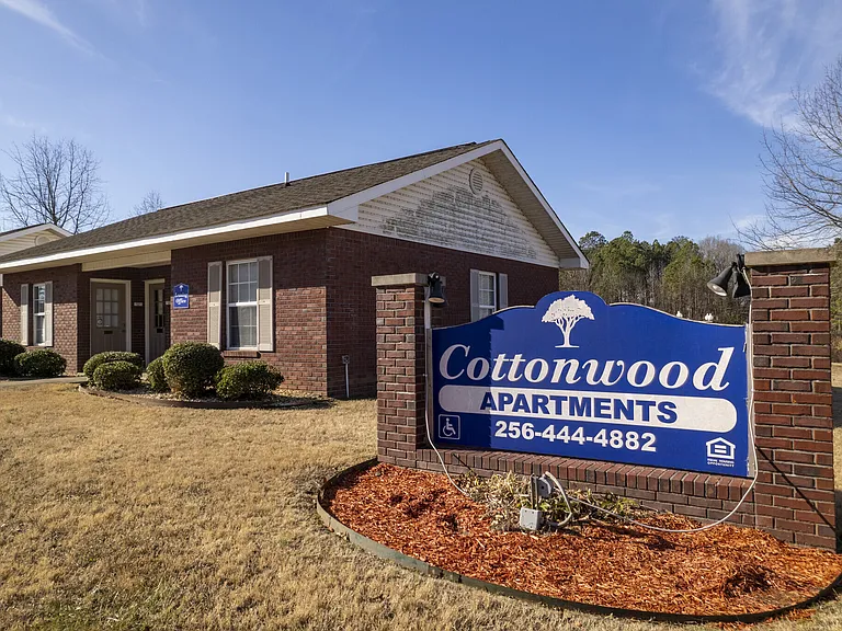 Cottonwood Apartments — Photo 2