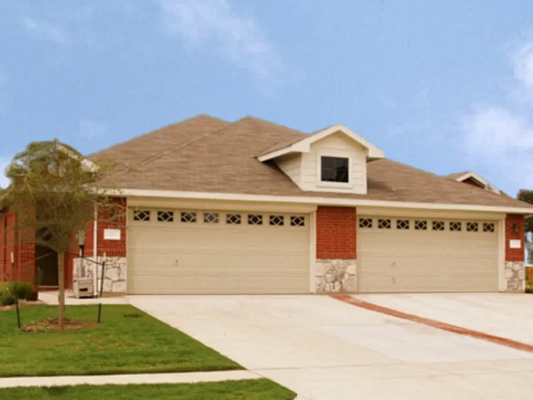 1428 Ravenwood Dr — Photo 1