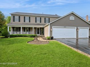 1035 Autumn Dr, Crystal Lake, IL 60014