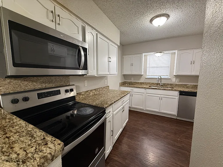 3512 Bahamas Dr — Photo 9