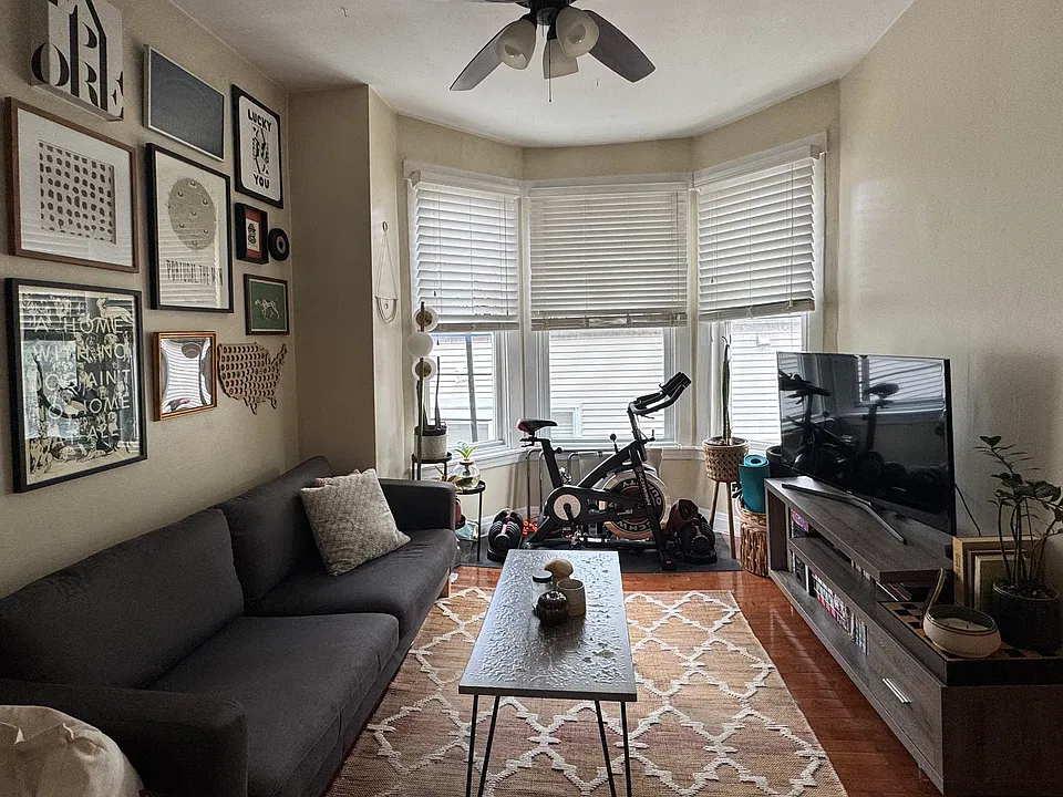 1137 W Belmont Ave #3D