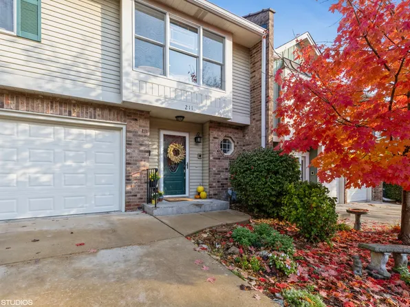 211 Stone Manor Cir #211, Batavia, IL 60510