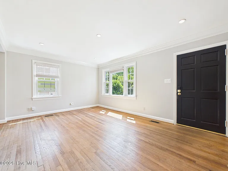 2912 Oberlin Rd — Photo 11