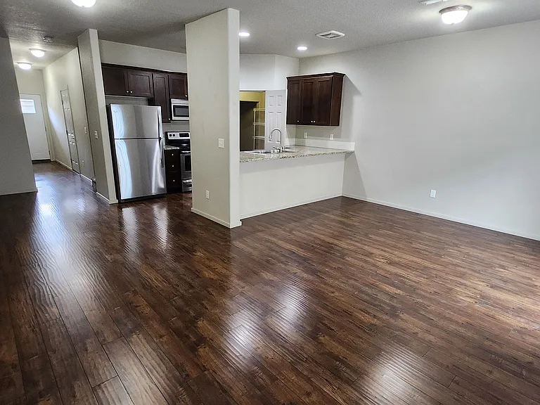 1417 NE 83rd Dr — Photo 5