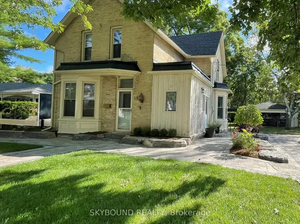 19 Spruce St, Aurora, ON L4G 1R7