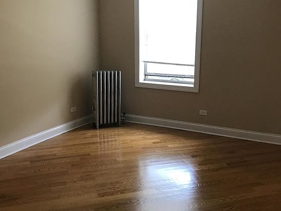 3rd image of 1903 W Granville Ave #G
