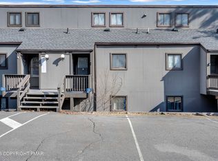 21 Middle Village Way, Tannersville, PA 18372