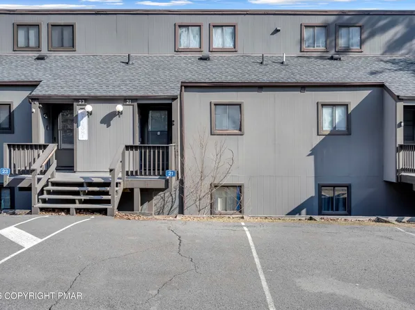 21 Middle Village Way, Tannersville, PA 18372