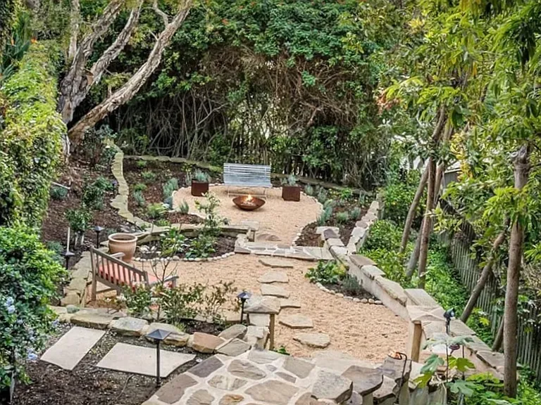 Temple Hills Dr — Photo 15