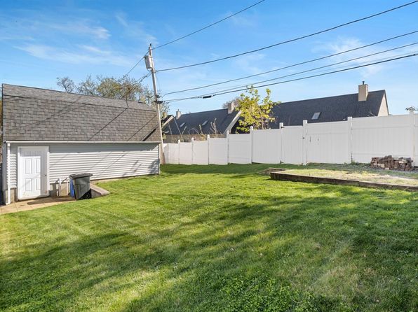 14 Knowles Rd, Worcester, MA 01602