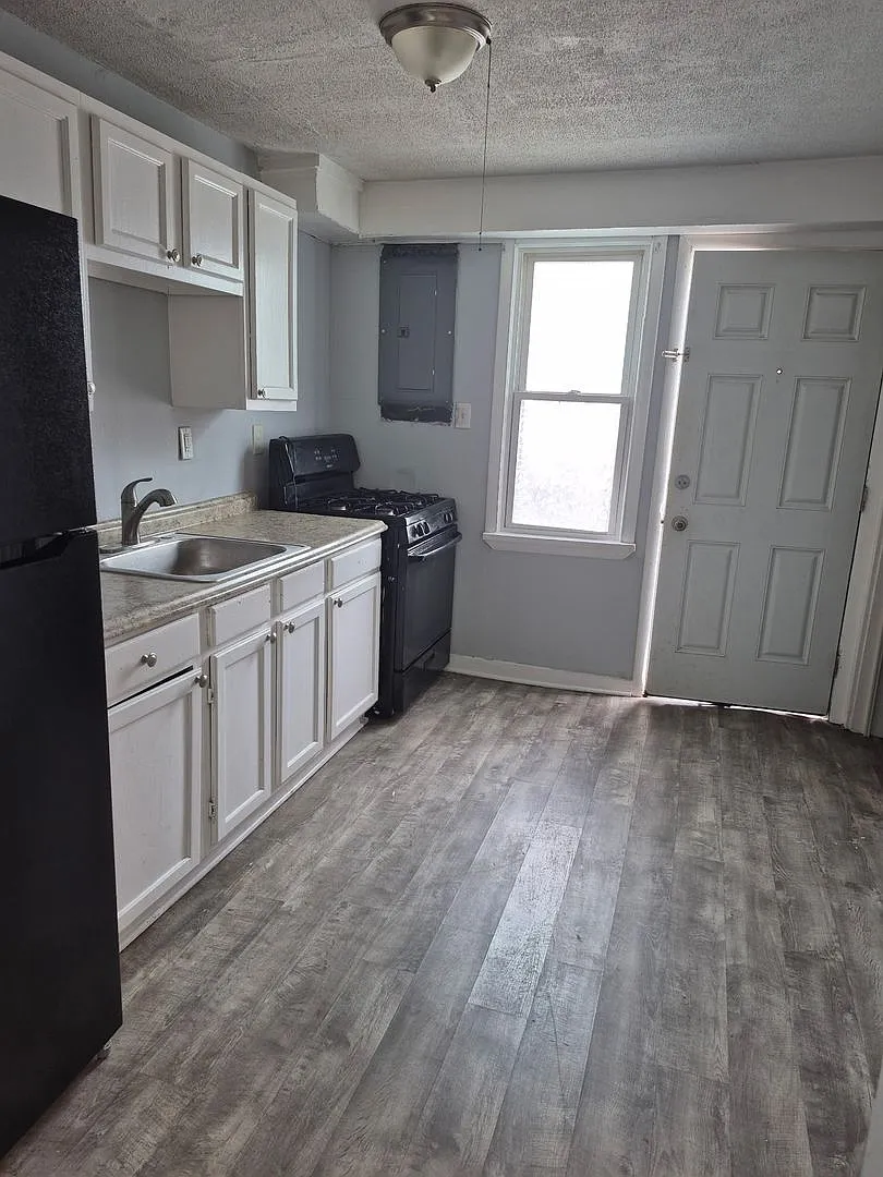 101-111 Blackmore Street — Photo 1